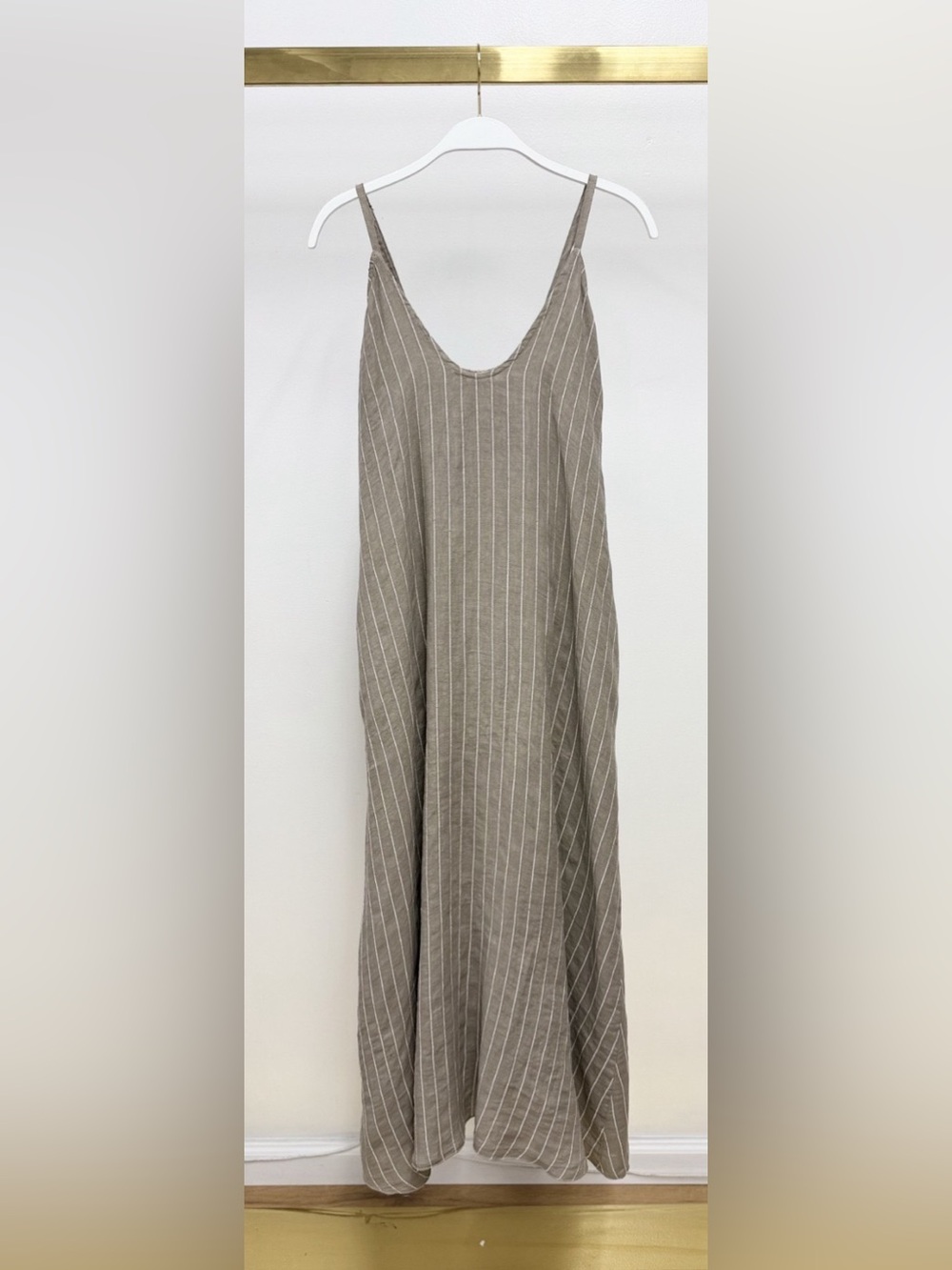 (155082R-TEXTURESTRIPE-M/W) TEXTURED STRIPE ADJUSTABLE STRAP MAXI DRESS